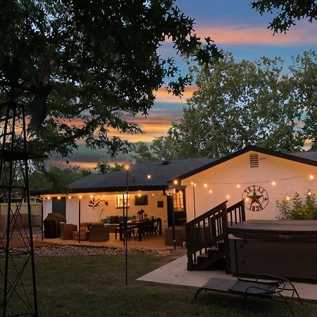 Вілла Bayer Guest Haus-Hot Tub And Fire Pit Фредеріксбург Екстер'єр фото