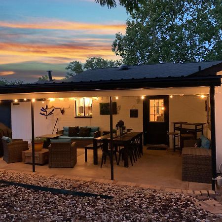 Вілла Bayer Guest Haus-Hot Tub And Fire Pit Фредеріксбург Екстер'єр фото